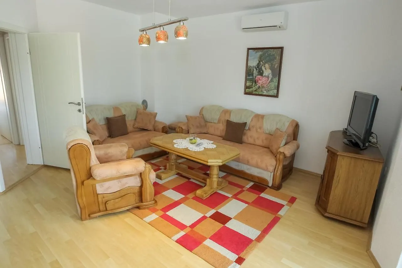 Senita'S Rooms & Apartments Nin