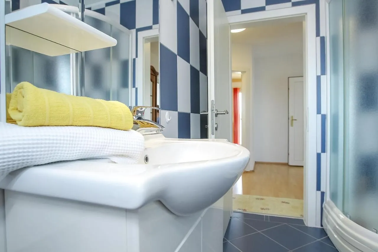 Senita'S Rooms & Apartments 宁 公寓式酒店